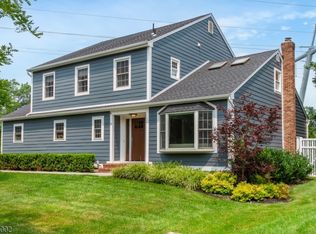 8 Lindsay Ct, Chatham, NJ
