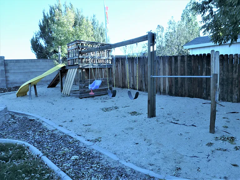 6770 Sandia Dr — Photo 3