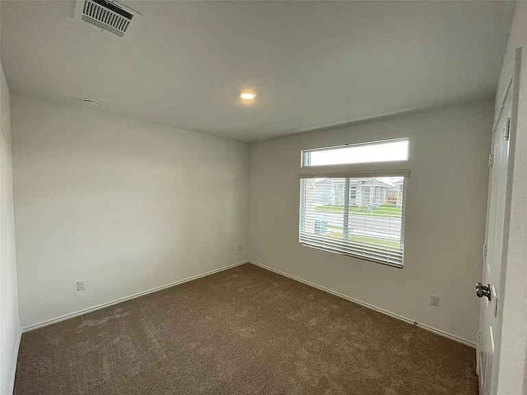 337 Jeffers — Photo 13