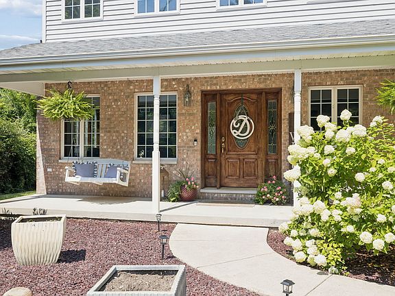 2nd image of 4720 Shady Ln