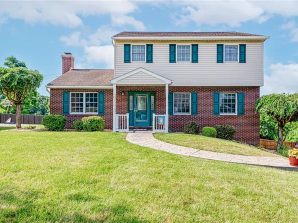 14 Janette Cir, Irwin, PA 15642