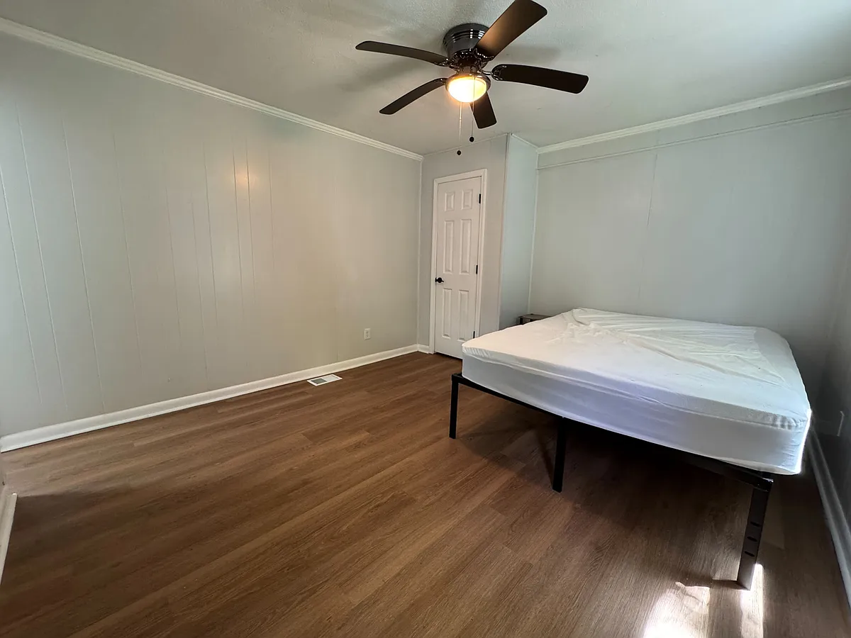 Building Photo - 8312 Viola Dr #1