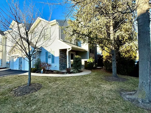 25 Hanna Ln, Laurence Harbor, NJ 08879