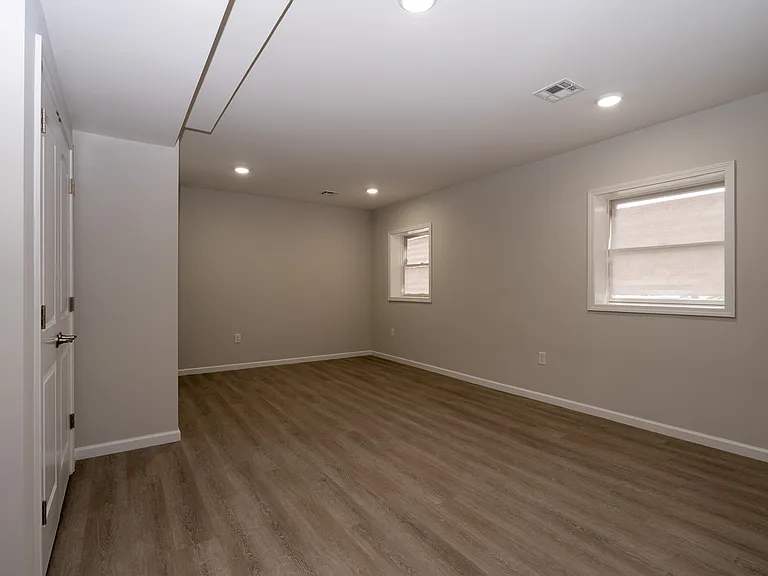 704 Warren St #1 — Photo 16