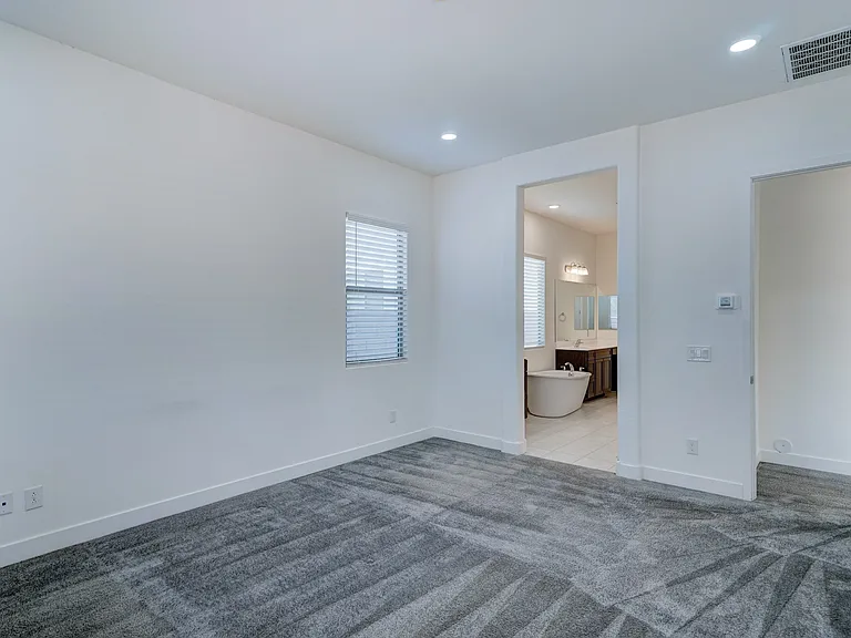 13533 N 146th Ln — Photo 31