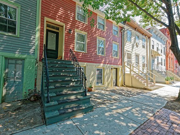 3rd image of 27 Dana Ave