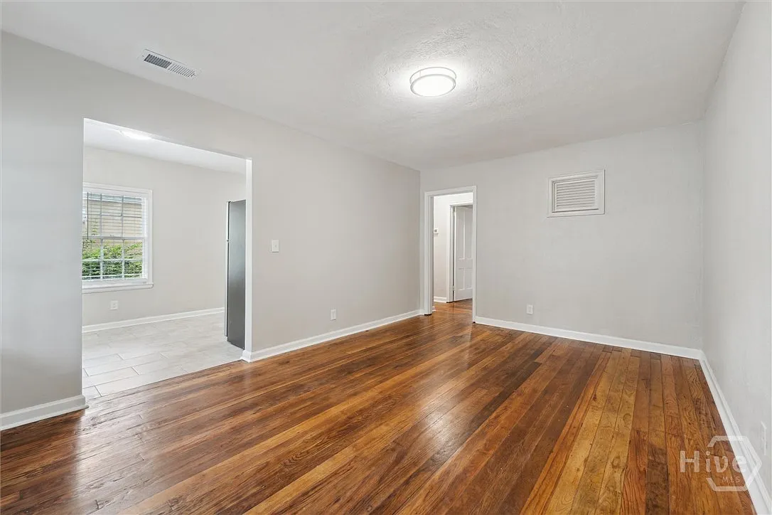 2 bed, 1.0 bath, 773 sqft, $1,550 — Photo 3