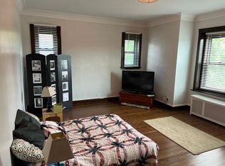 48 Lawton Rd #2-R2, Riverside, IL 60546