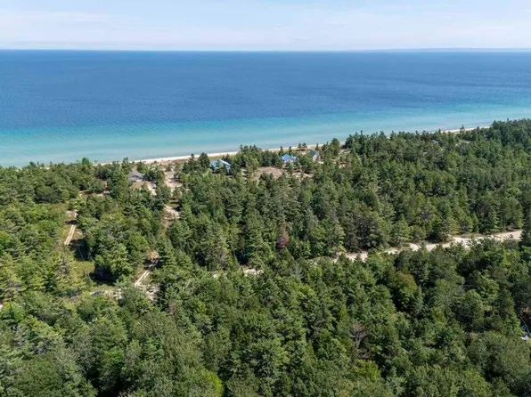 58 E Side Dr, Beaver Island, MI 49782