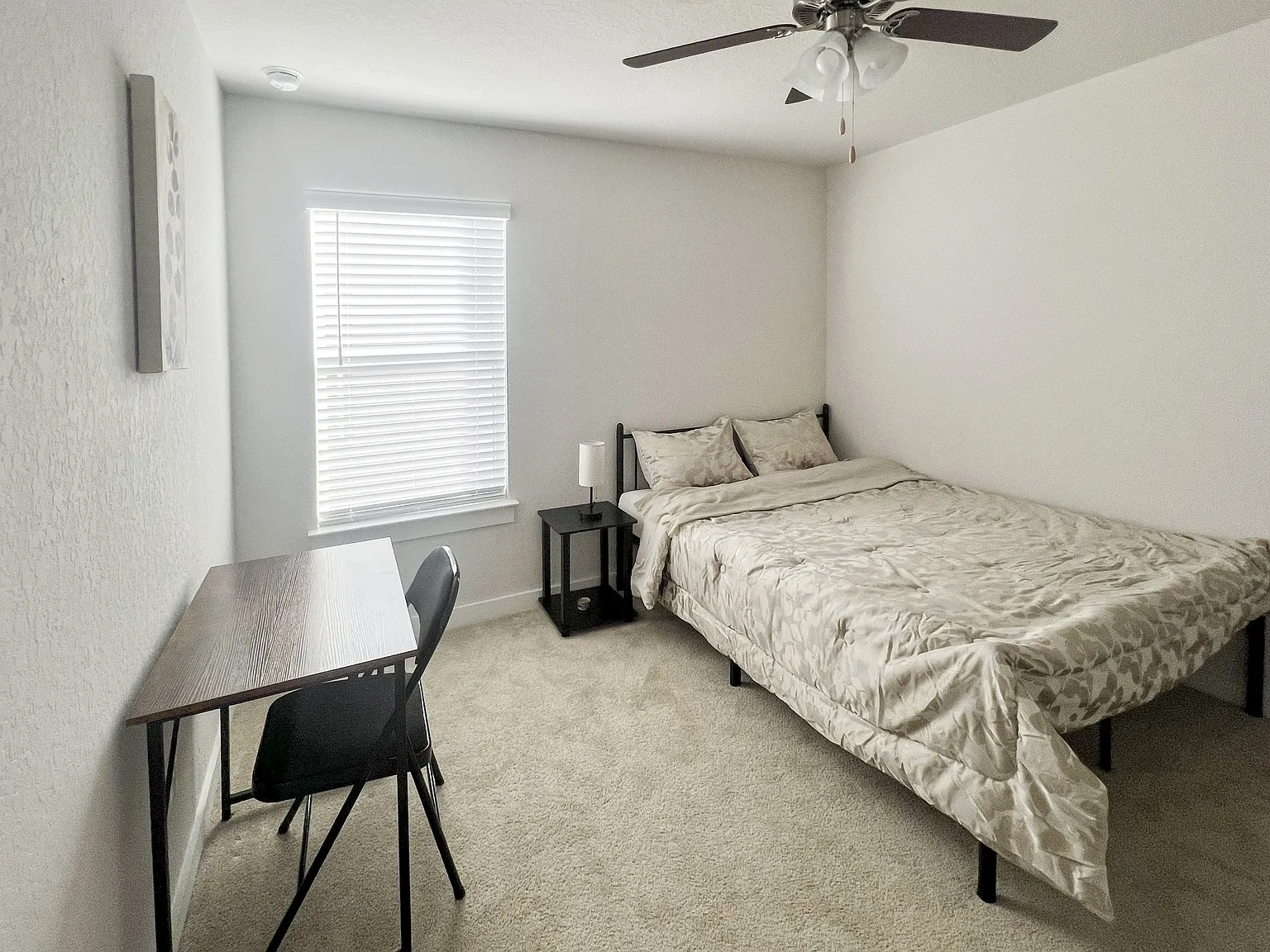 4 bed, 2.0 bath, 2000 sqft, $685 — Photo 1