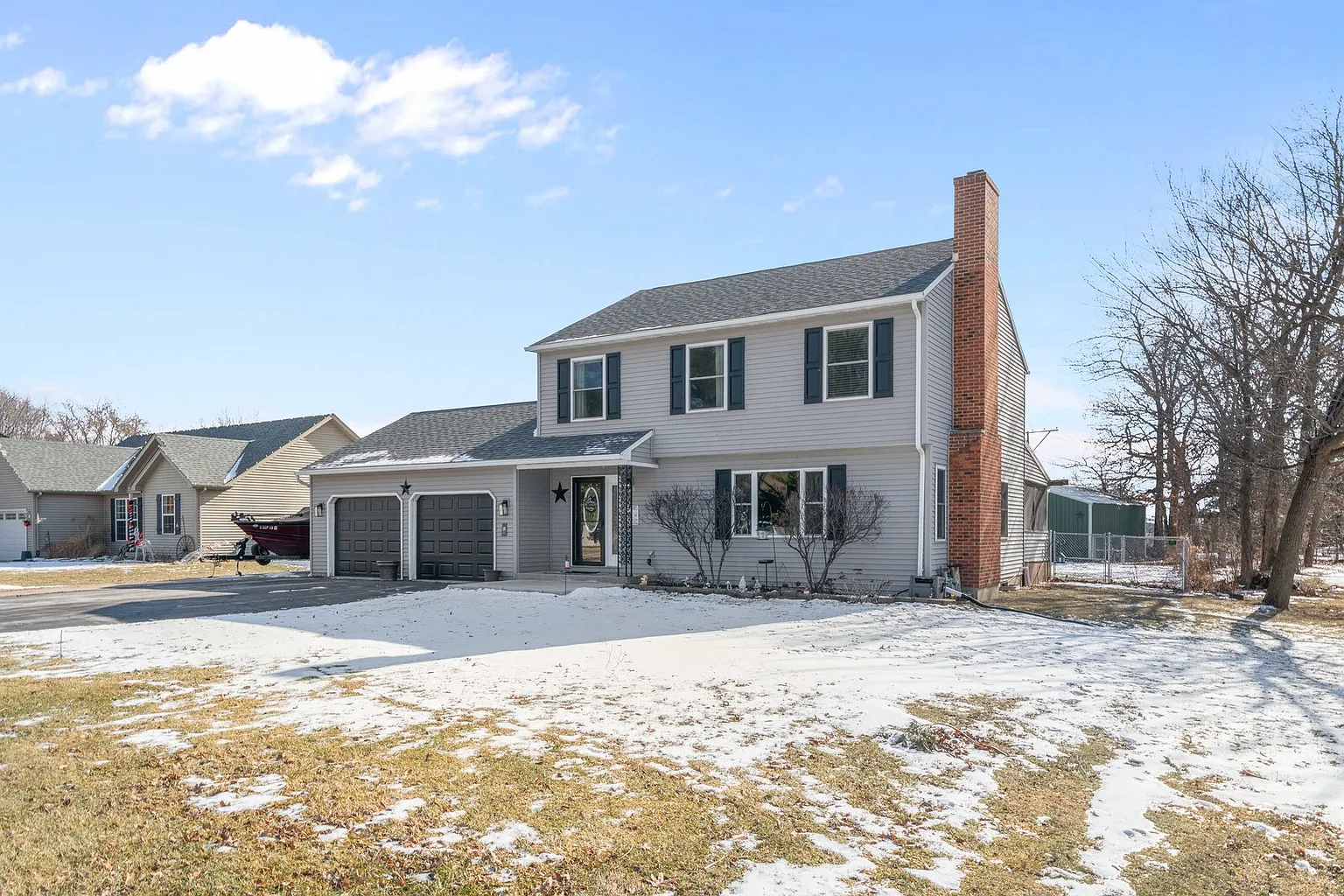 954 Holiday Dr photo 1