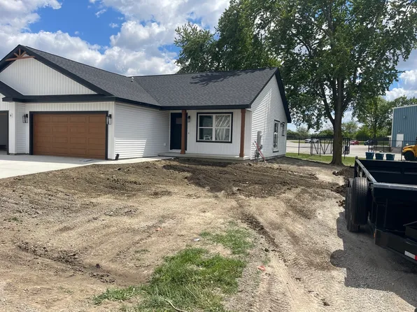 904 W South St, Lexington, IL 61753
