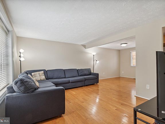 4th image of 9712 Water Oak Dr