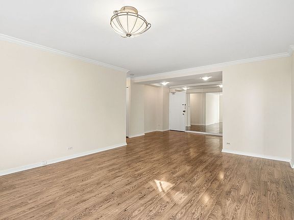 5th image of 2909 N Sheridan Rd APT 802