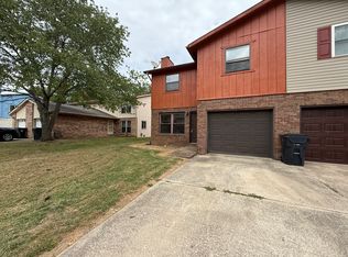522 Vicksburg Dr, Belleville, IL