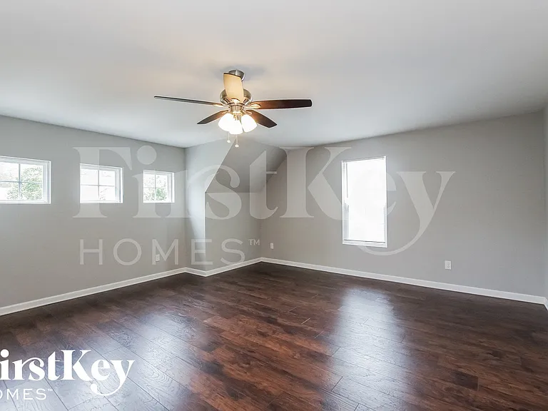713 Walnut Crossing Dr — Photo 9