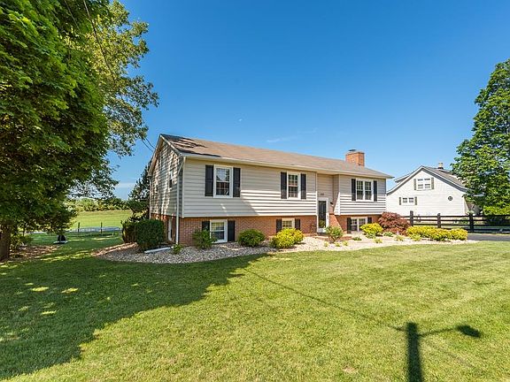2nd image of 127 Skyview Cir