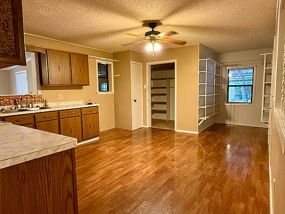 4th image of 619 Stacey Dr