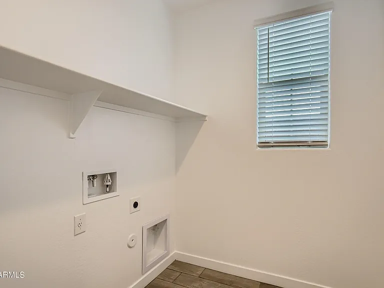 52 E Capricorn Way — Photo 3