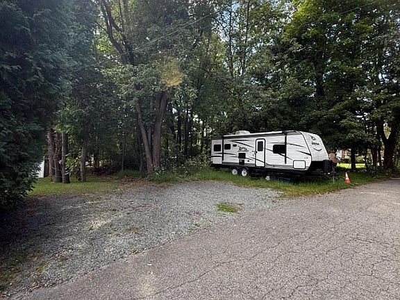 4th image of 9 Birch St