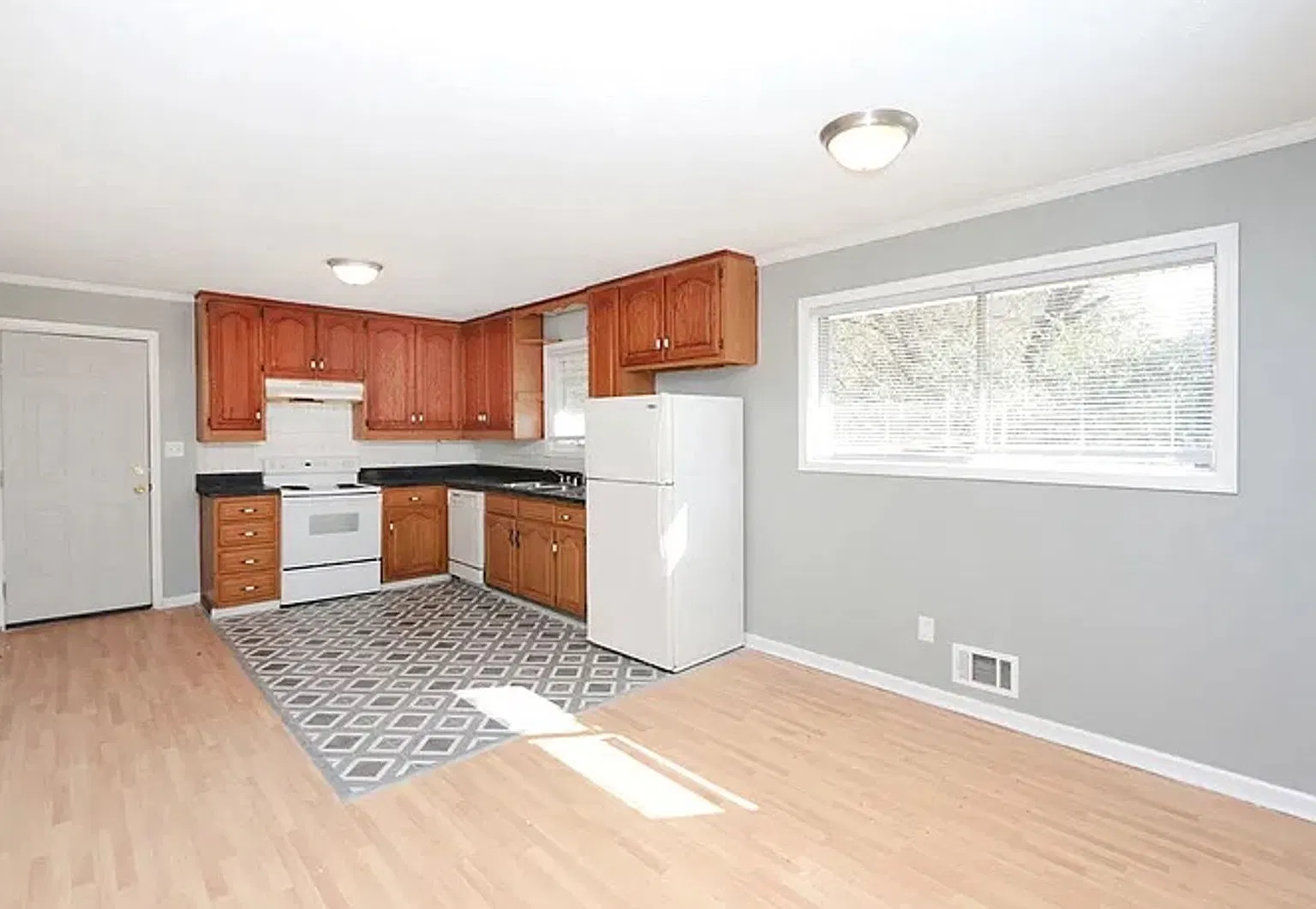 Room in 3 Bedroom Home in Atlanta — Photo 2