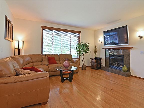 5th image of 14618 40th Ave W