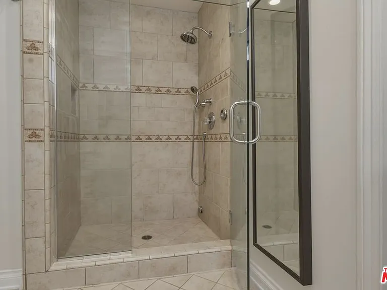 8704 Ashcroft Ave — Photo 16