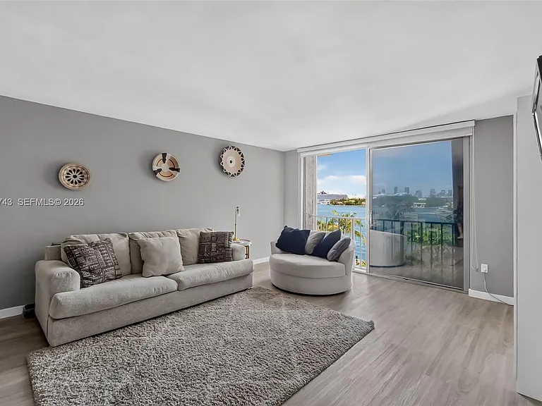 800 West Ave #533 — Photo 3