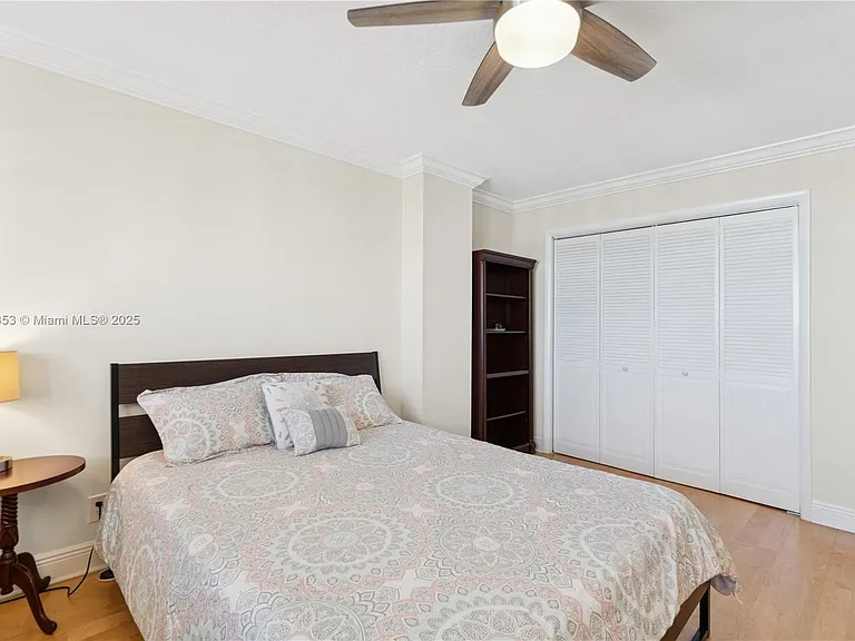 1160 Hillsboro Mile #901 — Photo 14