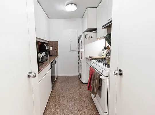 Rented by Julianna Realty Corp | media 12