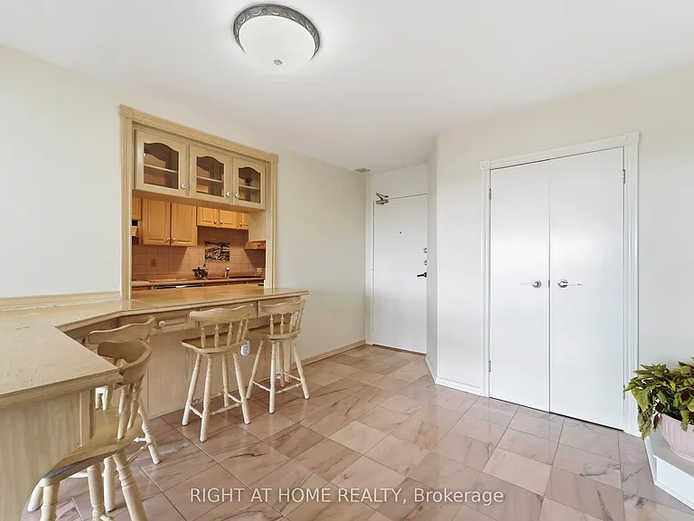 240 Scarlett Rd #2011 — Photo 3