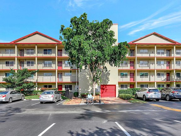 4th image of 901 SW 128th Avenue #404 E