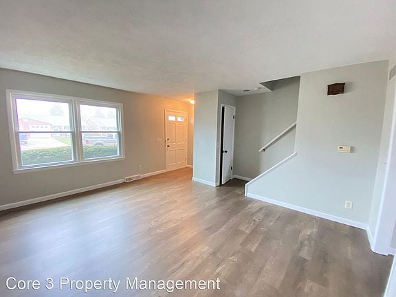 2nd image of 306 Robinhood Ln E