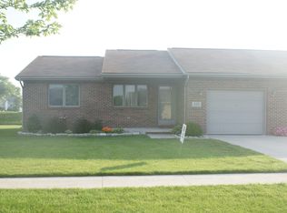 526 Woodpointe Dr, Woodville, OH 43469