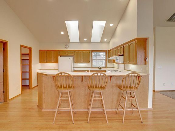 Kitchen with spacious eating bar, walk in pantry.