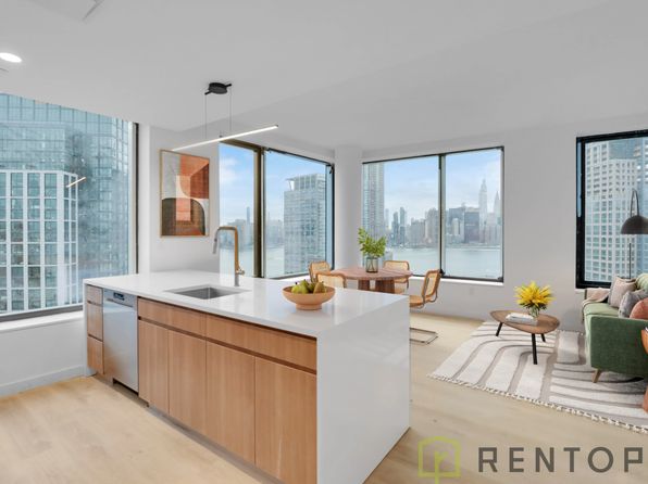 87 Commercial St #2430S