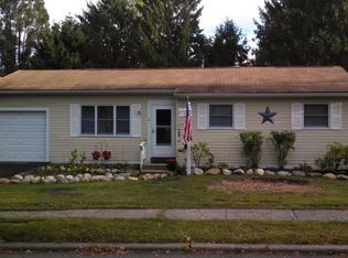 4 Shelley Dr, Hackettstown, NJ 07840