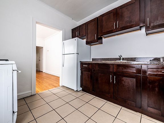 3rd image of 7924 S Vernon Ave #5565
