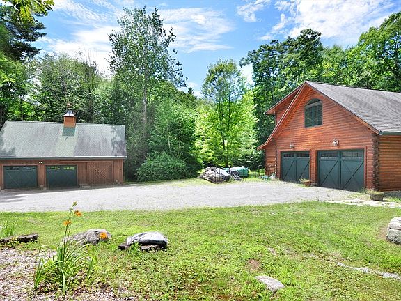 3rd image of 1111 Clubhouse Rd