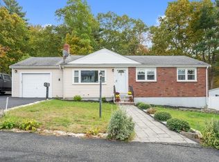 16 Woodcliff Rd, Holbrook, MA 02343