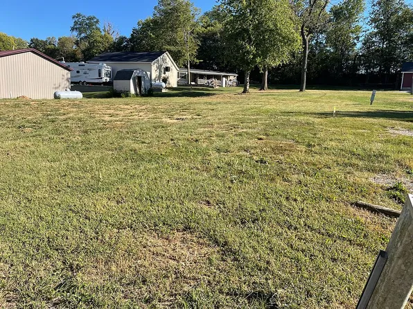 19610 Lou Ln, Carlyle, IL 62231