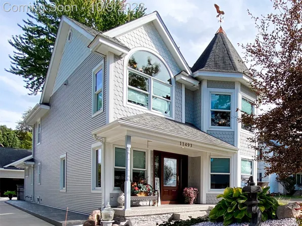 11493 E Shore Dr, Whitmore Lake, MI 48189