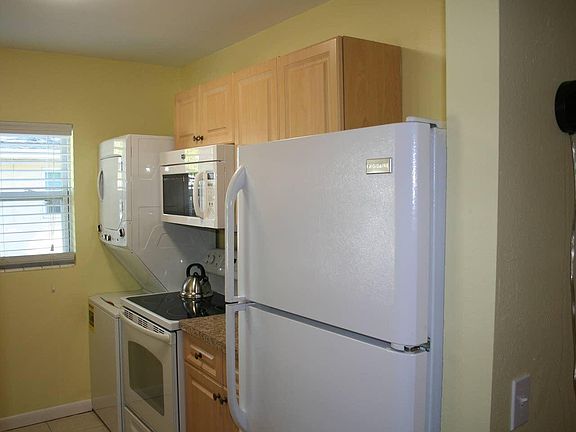 4th image of 140 Madison Ct #A