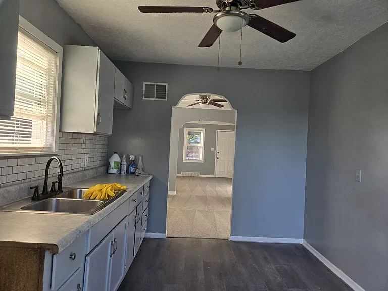 3951 Laurel Ave — Photo 1