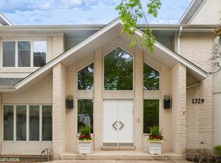1329 Eskin Dr, Northbrook, IL 60062