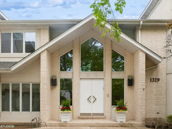 1329 Eskin Dr, Northbrook, IL 60062