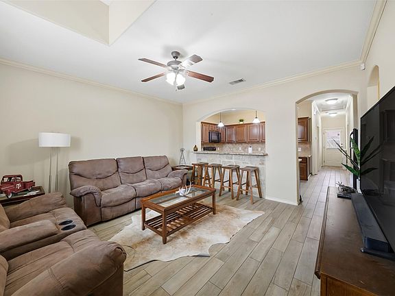 3rd image of 3308 Lieutenant Ave