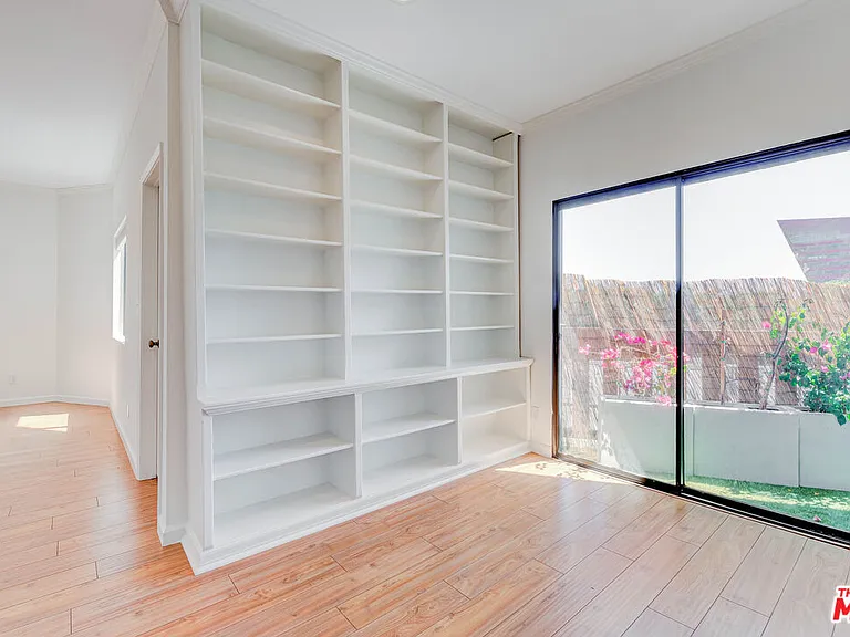 832 Palm Ave #305 — Photo 14
