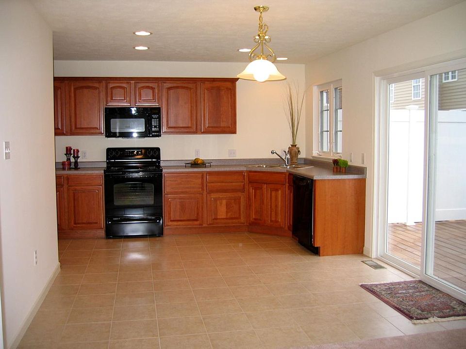 Eat-in Kitchen
