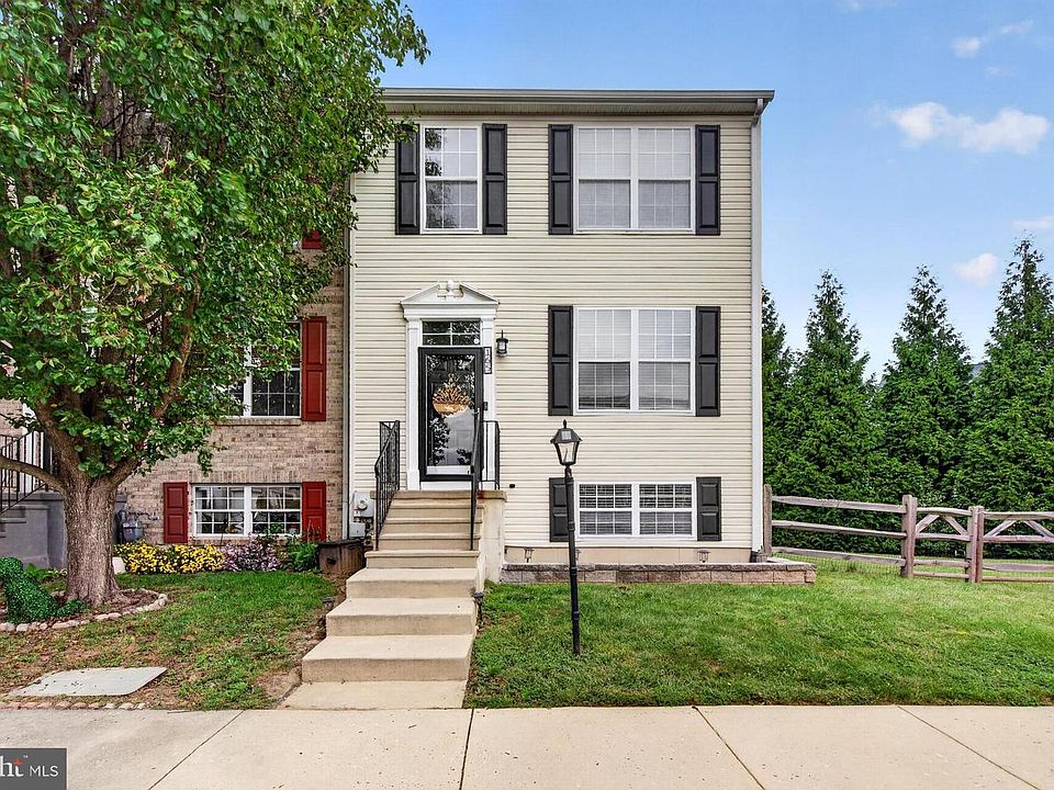 1st image of 165 Versailles Ct
